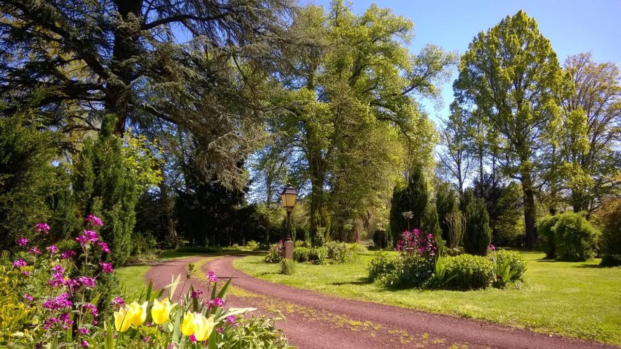 Château de la Vernède Saint-Rémy-de-Chargnat Exterior foto