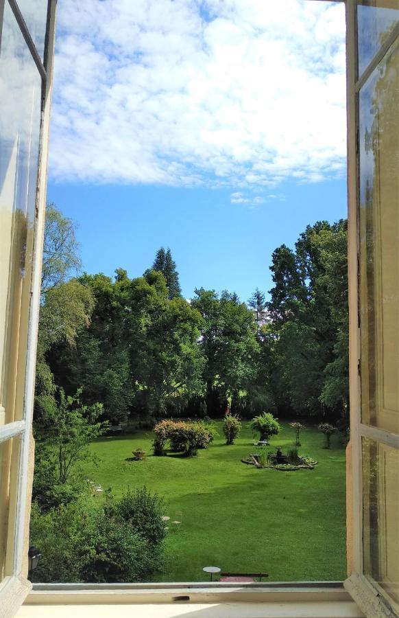Château de la Vernède Saint-Rémy-de-Chargnat Exterior foto